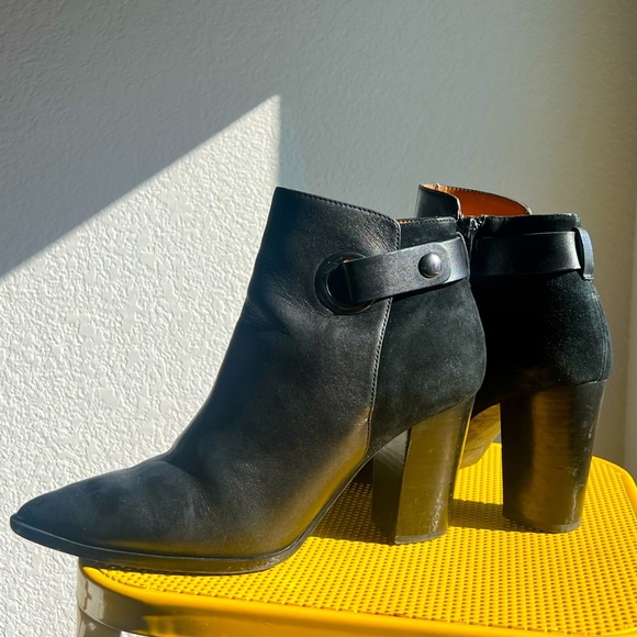 & Other Stories Shoes - Black leather and suede booties. Size 10